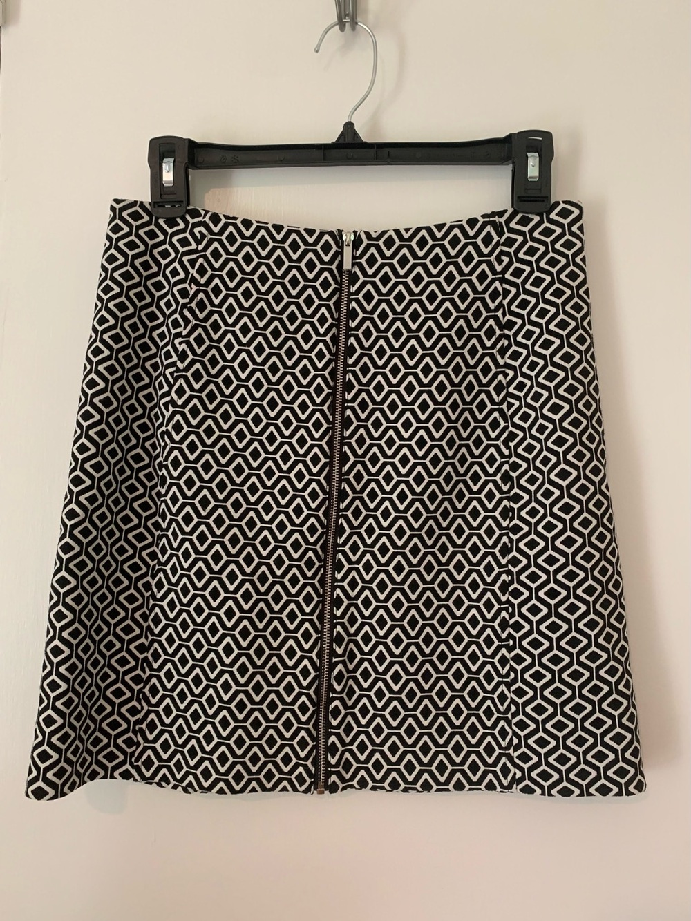 1.STATE Black & White Geometric Front Full-Zip A-Line Mini Skirt - Size 2